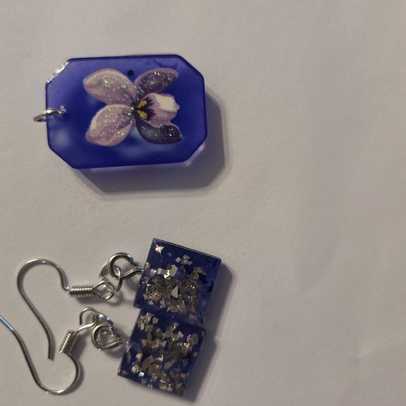 Handmade necklaces and keychains bundle and save - Picture 4 of 5